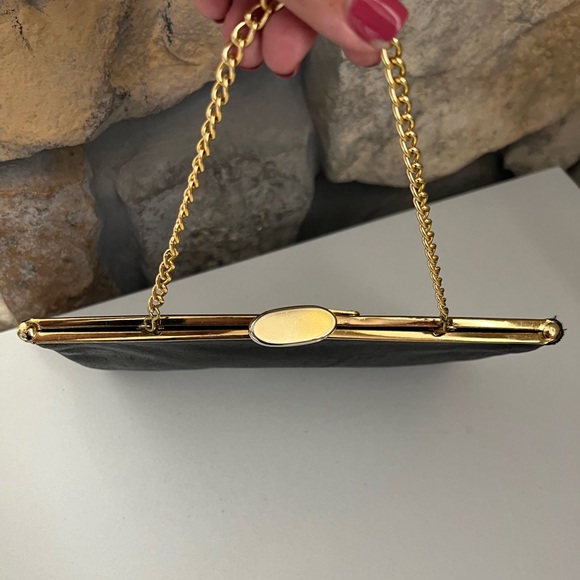 Harry Levine 1960’s Vintage Leather handbag with gold chain strap - Picture 6 of 13